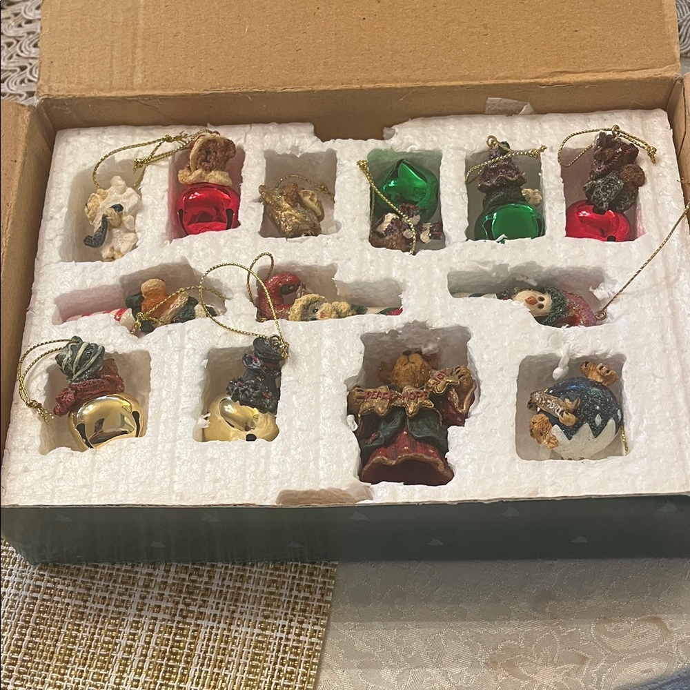 Boyds Bears Green Holiday Box with 12 mini ornaments & tree topper